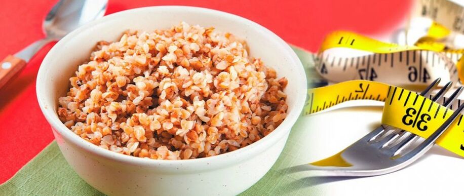 Porridge di grano saraceno e nastro centrale